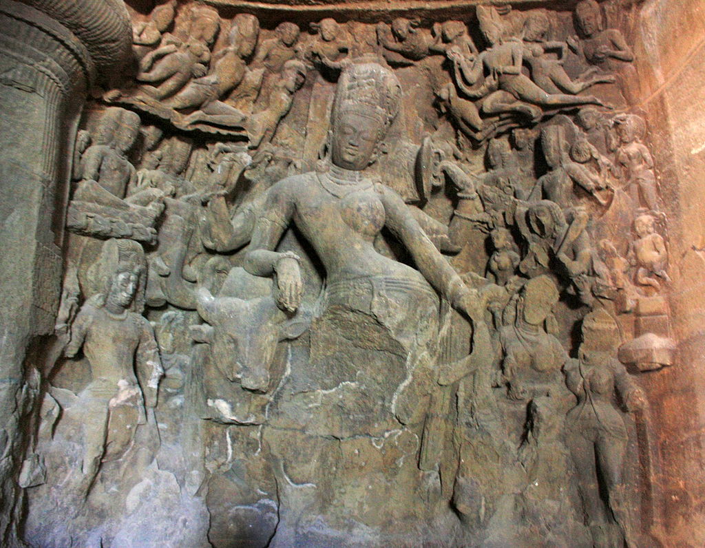 巨大で美しいヒンドゥー教芸術が魅力のエレファンタ石窟群！
