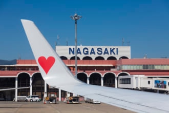 長崎空港と飛行機の翼
