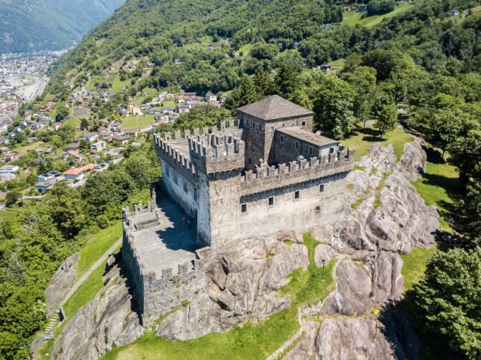 サッソ・コルバロ城「ベッリンツォーナ旧市街の3つの城と防壁・城壁群」