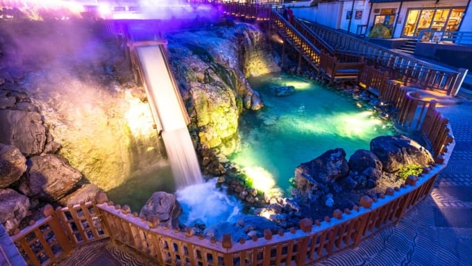 湯畑　ライトアップ