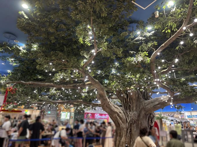 横浜ワールドポーターズ「ハワイアンタウン」（横浜みなとみらい）