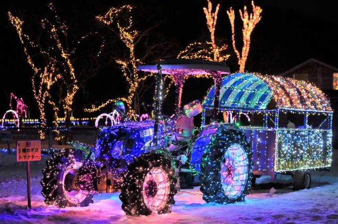 まほら岩手「氷の世界」トラクターイルミネーション