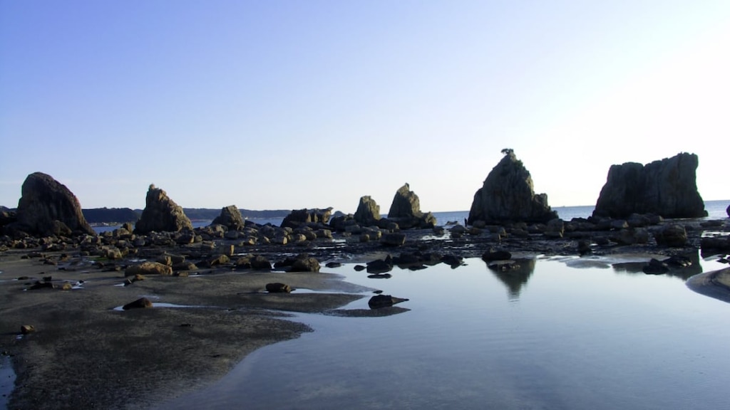 【和歌山県串本町】美しい海の景勝・橋杭岩は南紀を代表する絶景