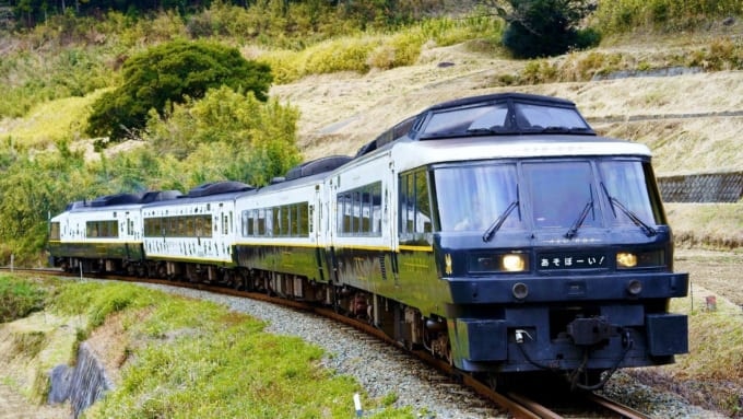 JR九州の観光列車「あそぼーい！」