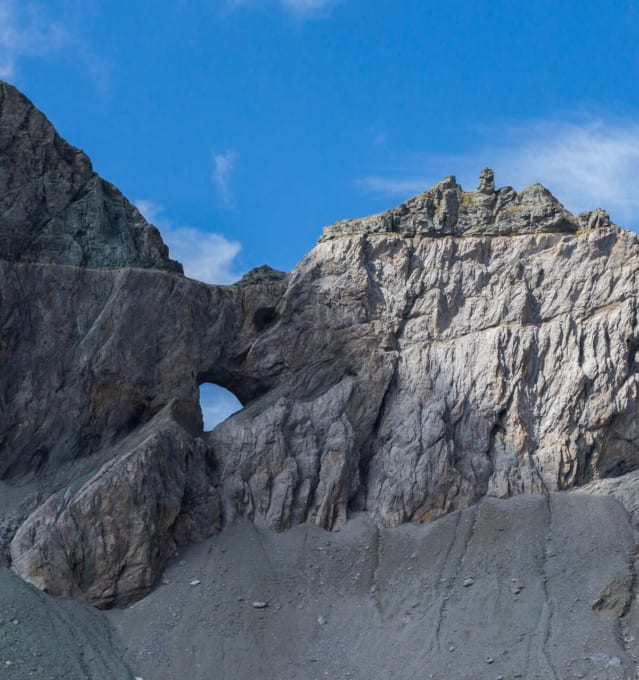 マーティンの穴（スイスの活発な地殻変動地域サルドナ）