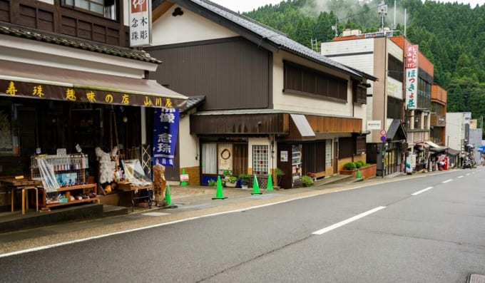 大本山永平寺の参道（お土産屋さん）