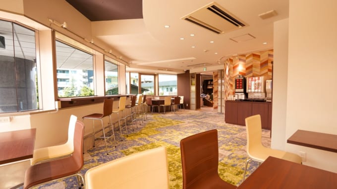 ホテルニューガイア ドームの宿泊者専用ラウンジ前