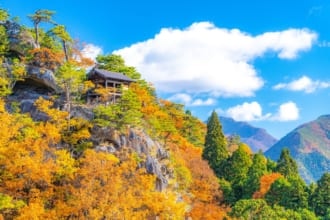 紅葉の山寺　釈迦堂
