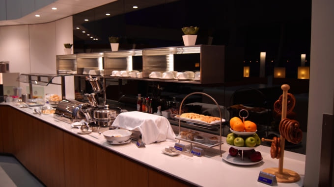 ドバイ空港ラウンジの食事