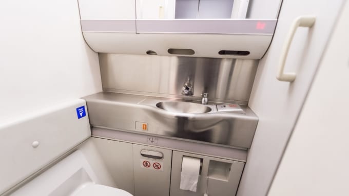 機内のトイレ