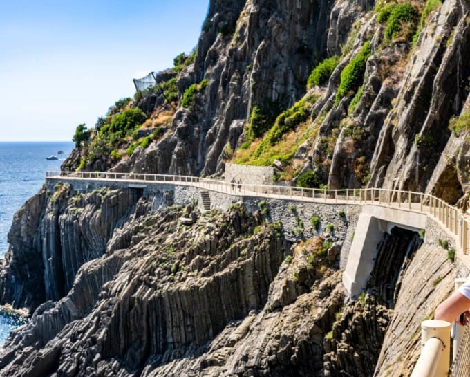 チンクエ・テッレ「愛の小道」（イタリア）