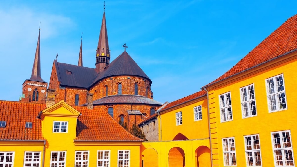 【デンマーク世界遺産】ロスキレ大聖堂｜王が眠る豪華な棺の博物館！