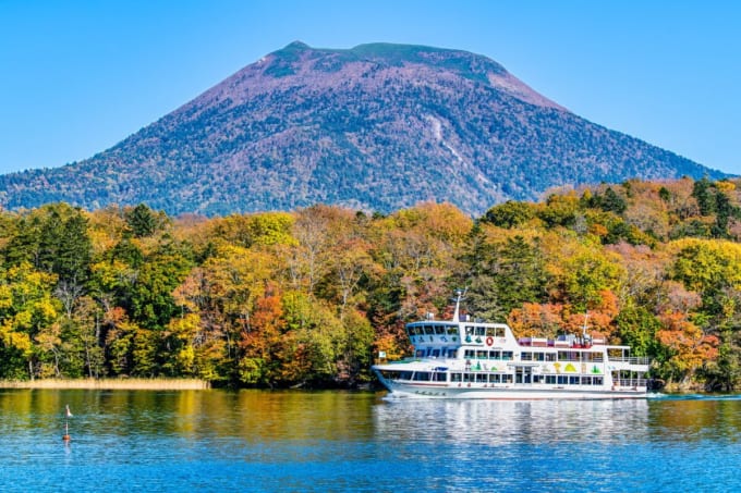 紅葉美しい阿寒湖（北海道釧路市阿寒町）