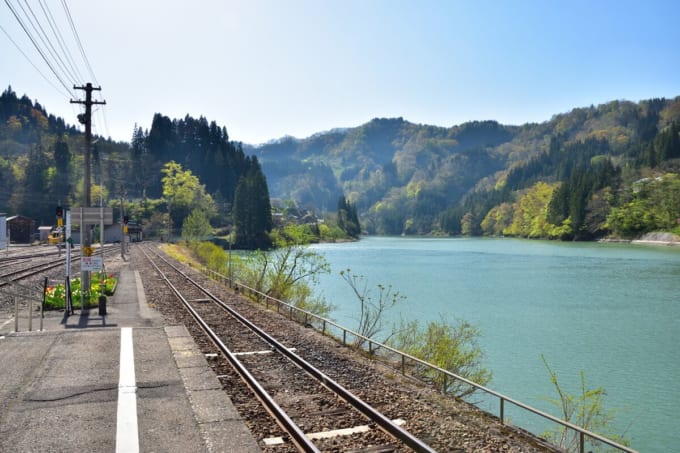 会津川口駅のホーム（JR只見線）