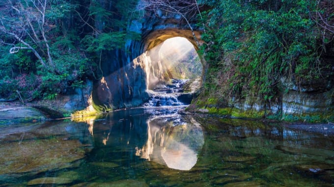 亀岩の洞窟（濃溝の滝）