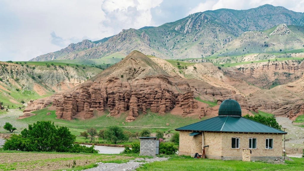 願掛けに効く聖なる地！キルギスの世界遺産スライマン＝ト－聖山