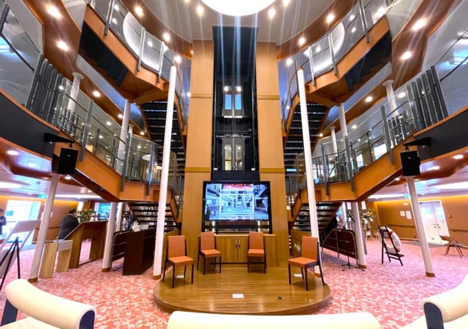 新日本海フェリー「けやき」船内のエントランス