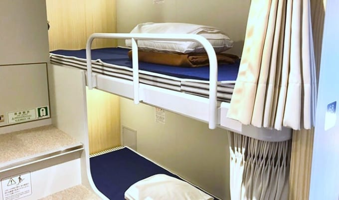 東海汽船　大型客船「さるびあ丸」客室【特2等】