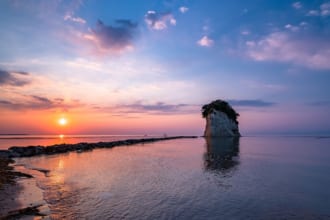 夜明けの見附島