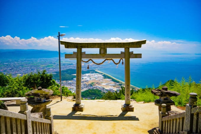 高屋神社「天空の鳥居」（香川県観音寺市）