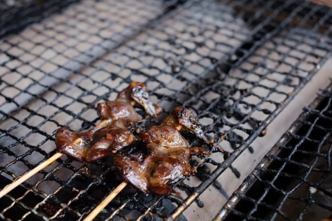 伏見稲荷　寒スズメの焼き鳥