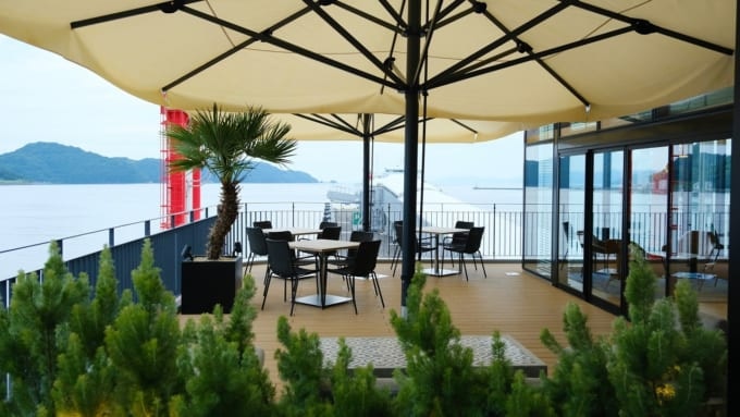 八幡浜港のカフェ