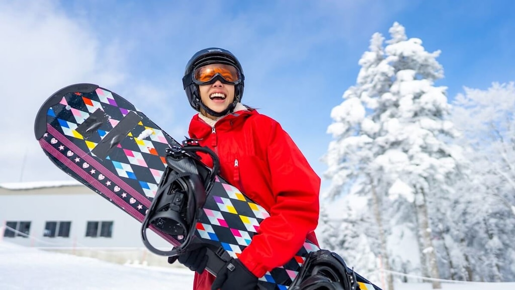 飛行機でスノーボードを預けられる？国内線各航空会社の規定をまとめました