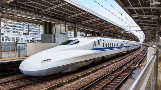 東京駅に停車中の東海道新幹線