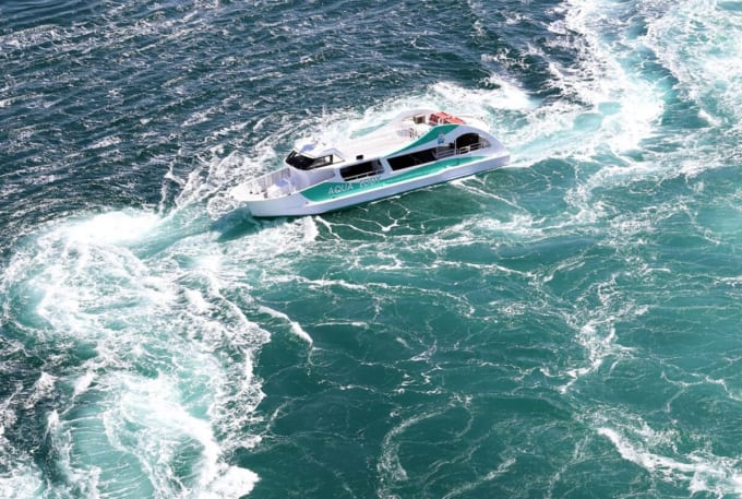 小型水中観潮船「アクアエディ」