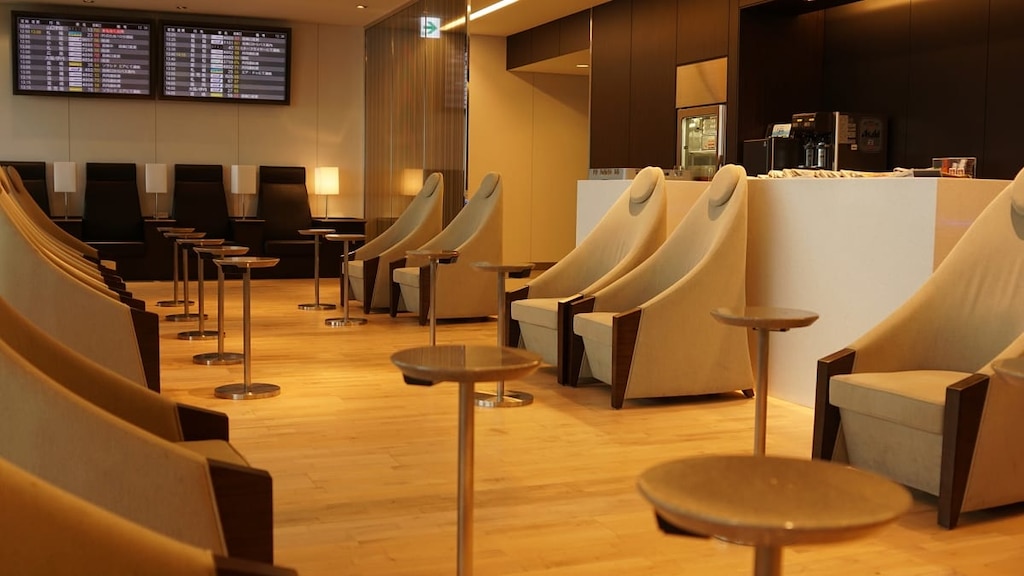 空港の特別な癒しの空間…羽田空港国内線「ラウンジ」の中身を見せます