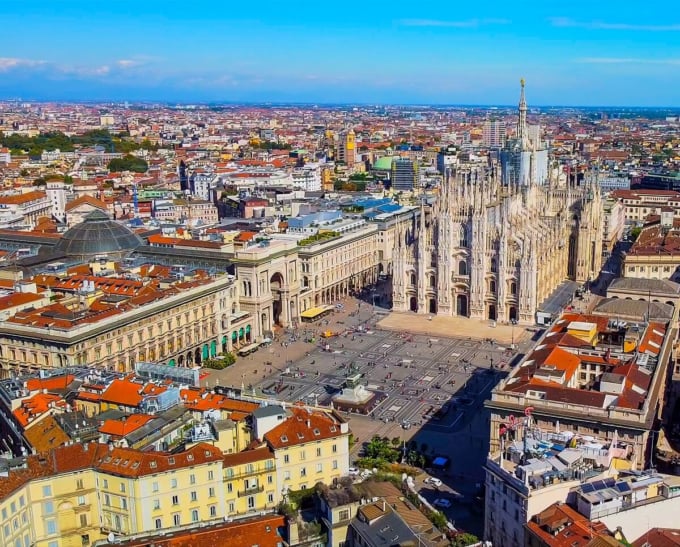 ミラノ　ドゥオモ広場