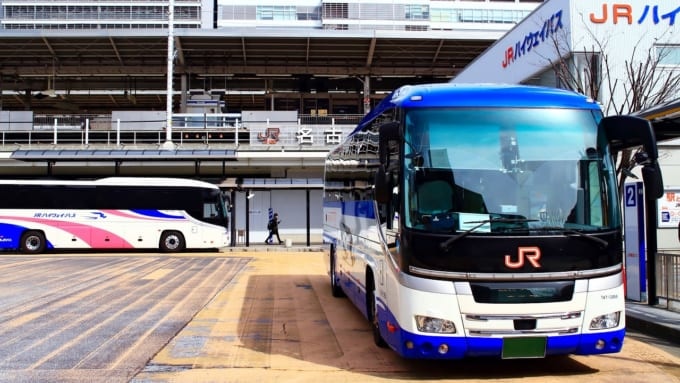 JR名古屋駅前に停車中の高速バス
