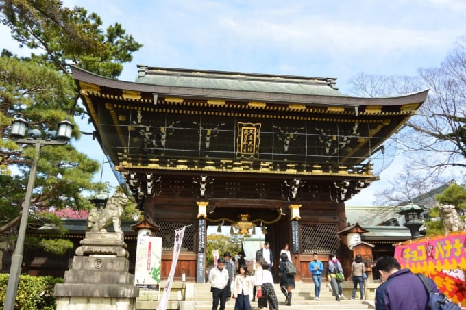 京都】北野天満宮🌸🍁天神信仰発祥の総本社 – skyticket 観光ガイド