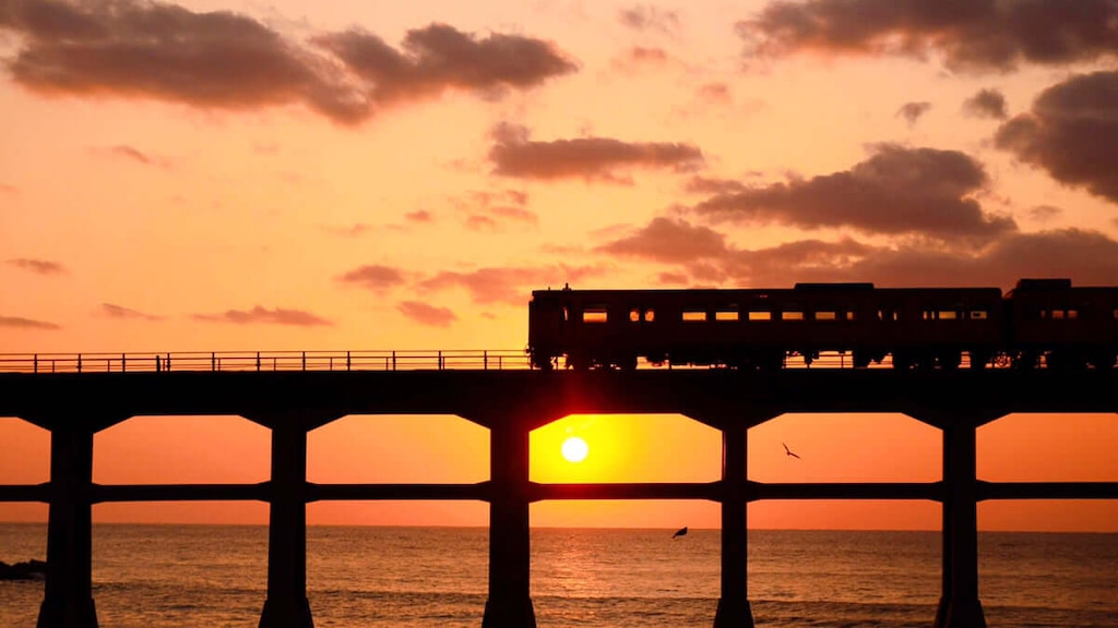 【山口/阿武】惣郷川橋梁は夕日、列車と海が美しい鉄道橋！アクセスも解説