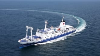 東海汽船　新さるびあ丸