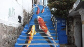 梨花洞で見つけた錦鯉の路上アート