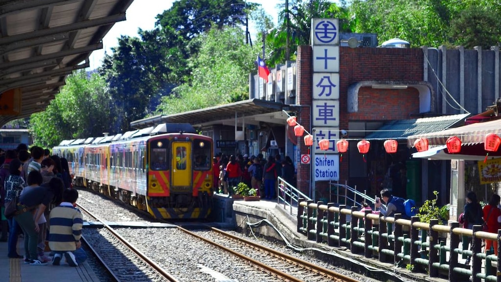 ランタンを飛ばす旅に行こう！台湾の十分でおすすめ観光スポット