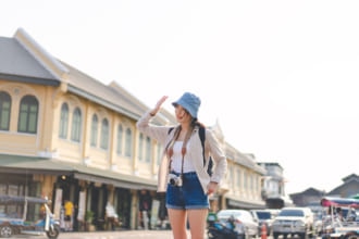 バンコクを歩く女性