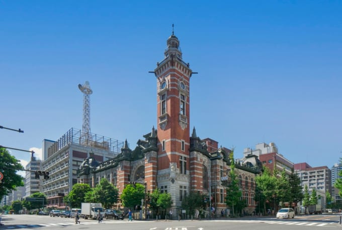 みなとみらい線「日本大通り駅」横浜市開港記念会館と県庁前交差点