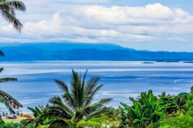 パプアニューギニア東端のアロタウの海