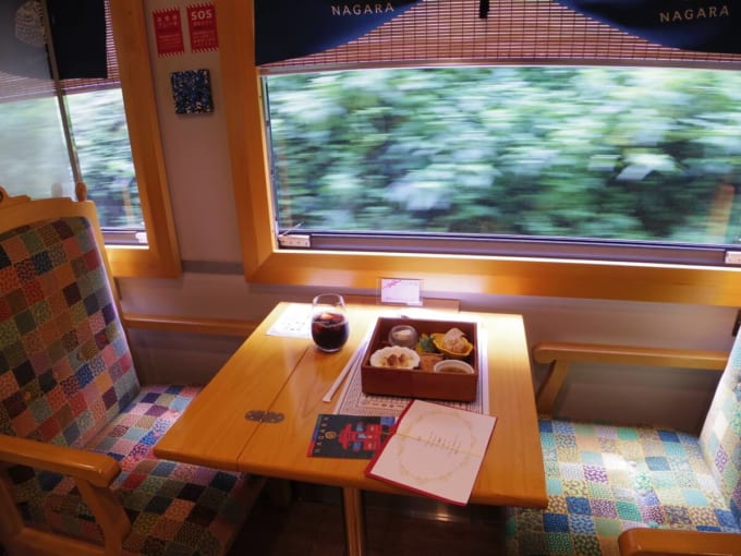 長良川鉄道の観光列車「ながら」スイーツプラン