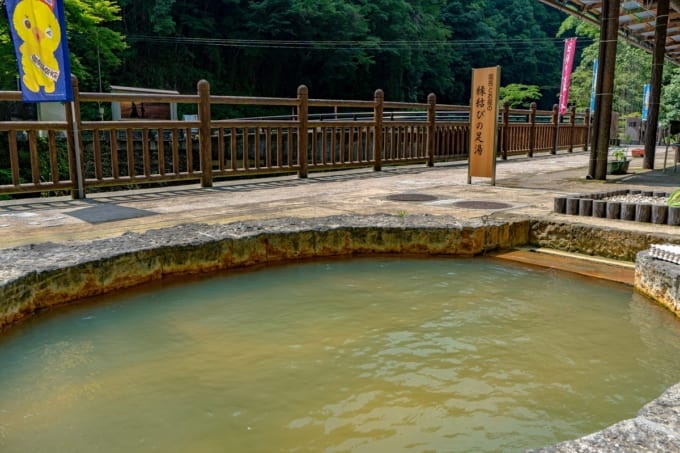 龍馬とお龍の縁結びの足湯（塩浸温泉龍馬公園）