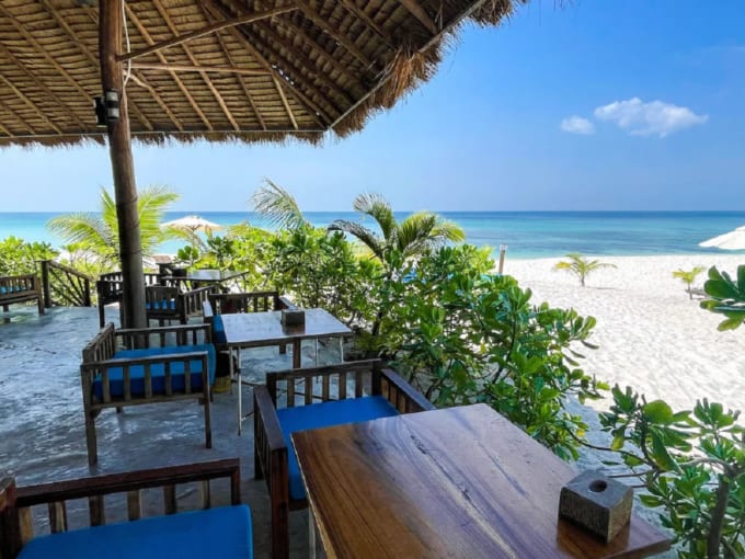 ロン島のホテル「ロング ビーチ リゾート コー ロン」