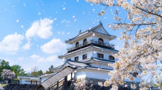 春の桜が美しい白石城