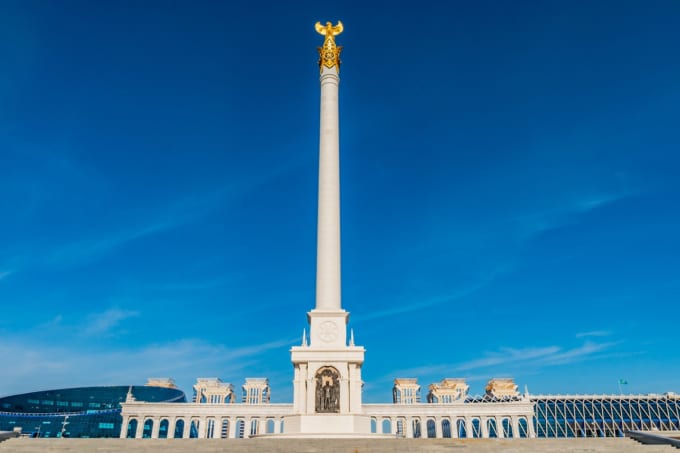 独立広場 カザフ・エリのモニュメント（カザフスタン・アスタナ）