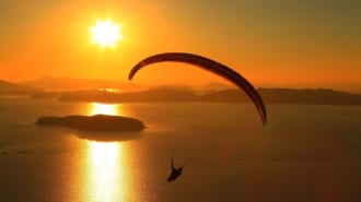 王子が岳からパラグライダー