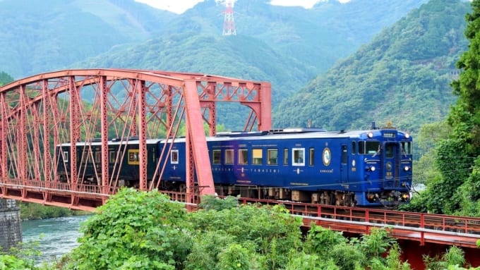 JR九州の観光列車「かわせみ やませみ」