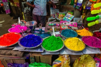 ホーリー祭 注意点　危険