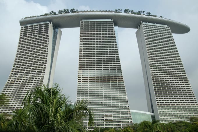 マリーナ・ベイサンズを真下から