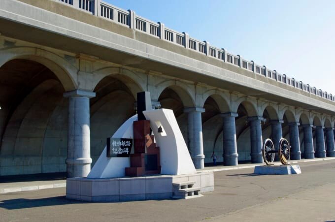 稚泊航路記念碑